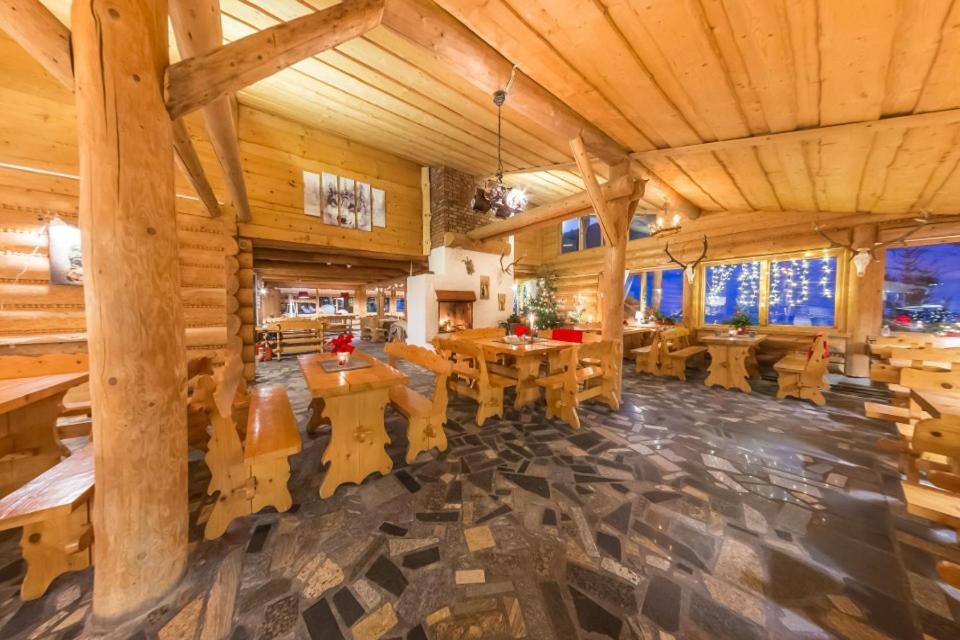 Pensjonat Laworta Ski ウストシキ・ドルネ エクステリア 写真
